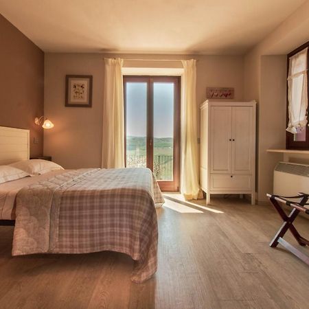 Bed and Breakfast Poggio Dei Farinetti Діано-д'Альба Екстер'єр фото