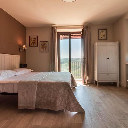 Bed and Breakfast Poggio Dei Farinetti Діано-д'Альба Екстер'єр фото